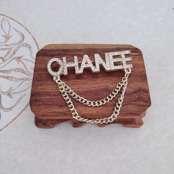 european and american letters diamond brooch, wild high-end female temperament, personality big-name coat, western fittings, high-quality, Gray
european and american letters diamond brooch, wild high-end female temperament, personality big-name coat, western fittings, high-quality, Gray