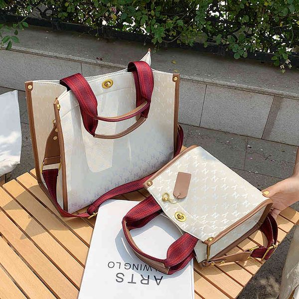 handbag 2021 fashion letter portable tote bag popular canvas one shoulder women's wide strap messenger, Black;red
handbag 2021 fashion letter portable tote bag popular canvas one shoulder women's wide strap messenger, Black;red