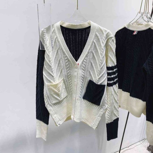 1420 thread matching cardigan loose thick needle pocket college style contrast color korean women's jacket sweater, White
1420 thread matching cardigan loose thick needle pocket college style contrast color korean women's jacket sweater, White