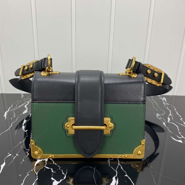 luxury fashion 2021 chain set leather chic handbags shoulder bags purses crossbody retro decoration
luxury fashion 2021 chain set leather chic handbags shoulder bags purses crossbody retro decoration