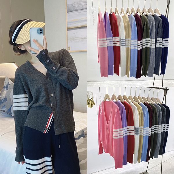 2021 100% wool autumn soft new tb sunscreen men's and women's knitted four bar white cardigan coat
2021 100% wool autumn soft new tb sunscreen men's and women's knitted four bar white cardigan coat