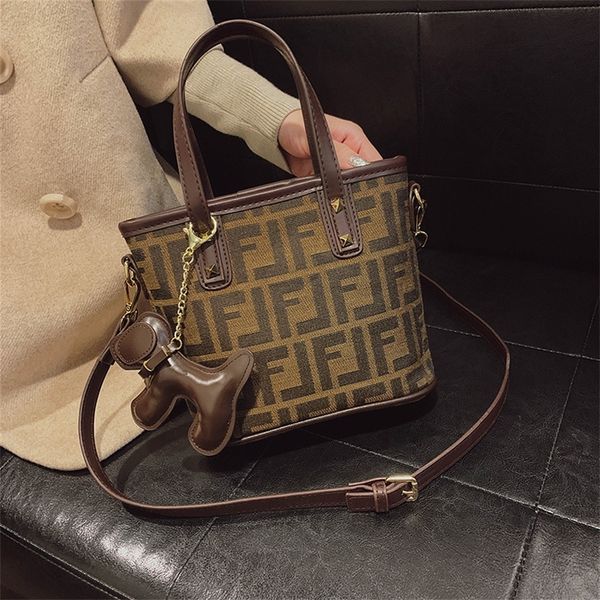 2022 factory wholesale new bucket fashion messenger women's single shoulder vegetable basket handbag vntj
2022 factory wholesale new bucket fashion messenger women's single shoulder vegetable basket handbag vntj