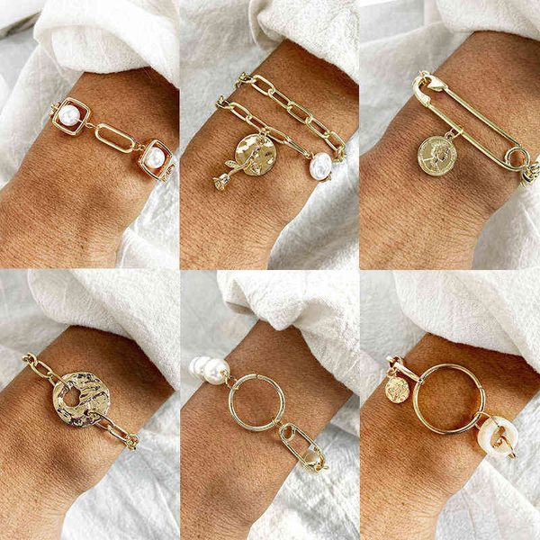 17km vintage pearl bracelet for women korean female flower bangles 2020 charms fashion couple jewelry, Golden;silver
17km vintage pearl bracelet for women korean female flower bangles 2020 charms fashion couple jewelry, Golden;silver