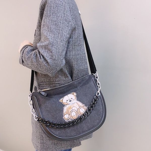 2021 canvas personalized bear print women's messenger bag chain portable one shoulder fashion large capacity
2021 canvas personalized bear print women's messenger bag chain portable one shoulder fashion large capacity