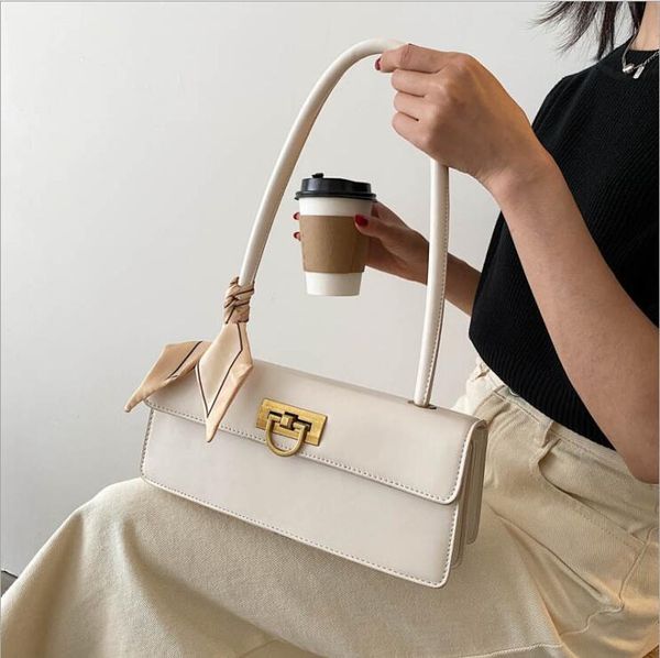 luxury designer 2021 spring pu horizontal simple shoulder bag temperament trend silk scarf lock female cross body
luxury designer 2021 spring pu horizontal simple shoulder bag temperament trend silk scarf lock female cross body