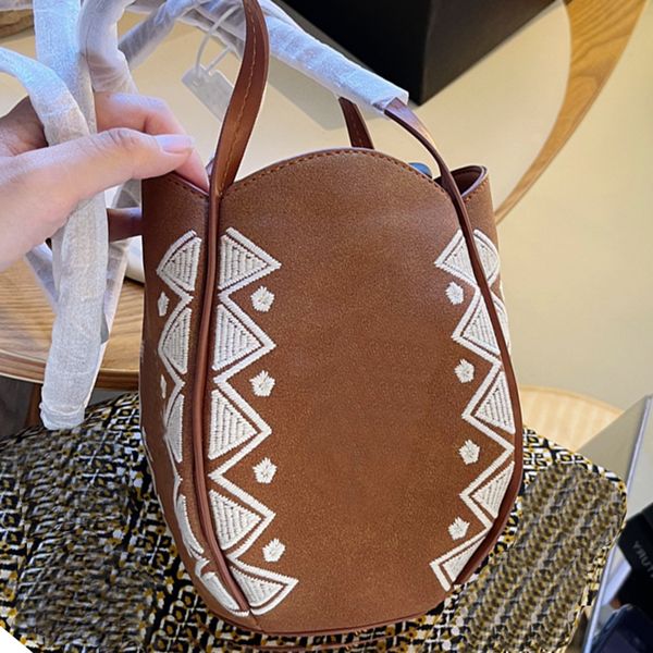 designer tote shoulder bags handbag women's genuine leather luxury fashion brand classic retro softness chain letter handbags
designer tote shoulder bags handbag women's genuine leather luxury fashion brand classic retro softness chain letter handbags