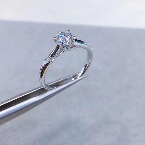 poetry of jew store round white gold 1ct 6.50mm d vvs luxury moissanite weding ring for women, Slivery;golden
poetry of jew store round white gold 1ct 6.50mm d vvs luxury moissanite weding ring for women, Slivery;golden
