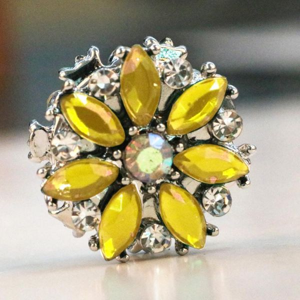 pins, brooches fashion rhinestones flower pin scarf buckle metal muslim headscarf abaya khimar magnetic hijab magnet, Gray
pins, brooches fashion rhinestones flower pin scarf buckle metal muslim headscarf abaya khimar magnetic hijab magnet, Gray