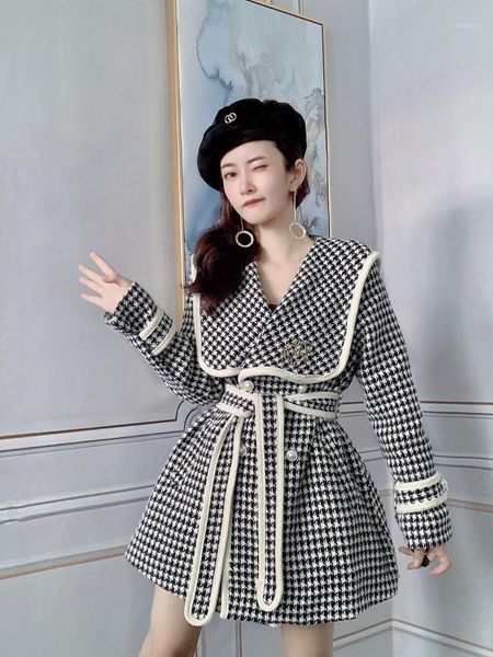 women's wool & blends fashion navy collar plaid coat elegant black white jacket spring autumn loose midi length outerwear with belt
women's wool & blends fashion navy collar plaid coat elegant black white jacket spring autumn loose midi length outerwear with belt