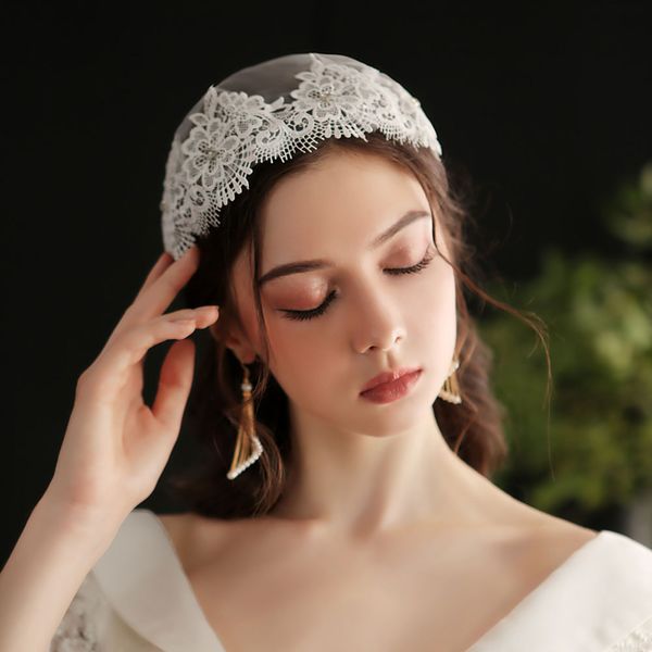 v646 elegant short crystal beaded marriage bride veil one-layer soft tulle hollow lace applique edge white wedding bride hat, Black
v646 elegant short crystal beaded marriage bride veil one-layer soft tulle hollow lace applique edge white wedding bride hat, Black