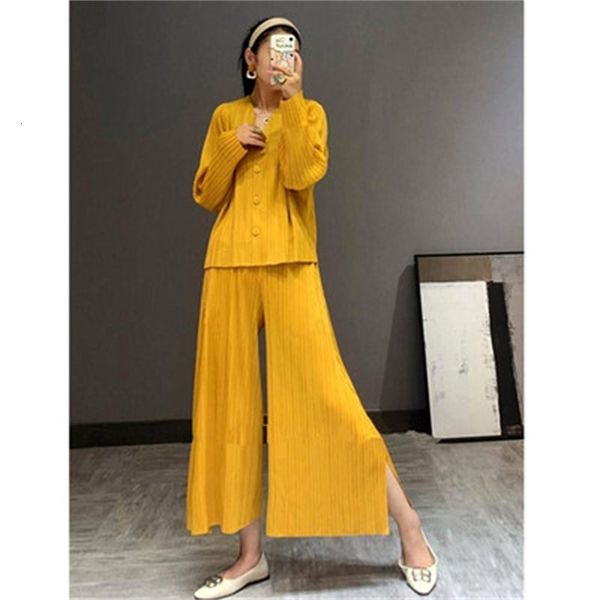dresses miyake the clothes suit fold long sleeve v-neck coat + wide-legged pants siut, White
dresses miyake the clothes suit fold long sleeve v-neck coat + wide-legged pants siut, White