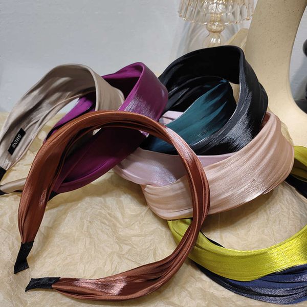 hoop female bright silk hairpin elegant temperament out headband color, Black;brown
hoop female bright silk hairpin elegant temperament out headband color, Black;brown