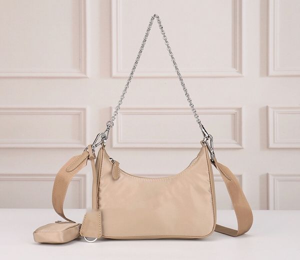 travelling bag shoulder bags handbag genuine leather plain interior zipper letter inclined span gold hardware accessories women purse
travelling bag shoulder bags handbag genuine leather plain interior zipper letter inclined span gold hardware accessories women purse