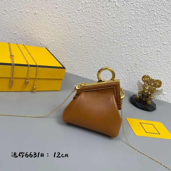 stylish high-quality totes leather ladies handbag zipper opening shoulder size 12-5.5-10m
stylish high-quality totes leather ladies handbag zipper opening shoulder size 12-5.5-10m
