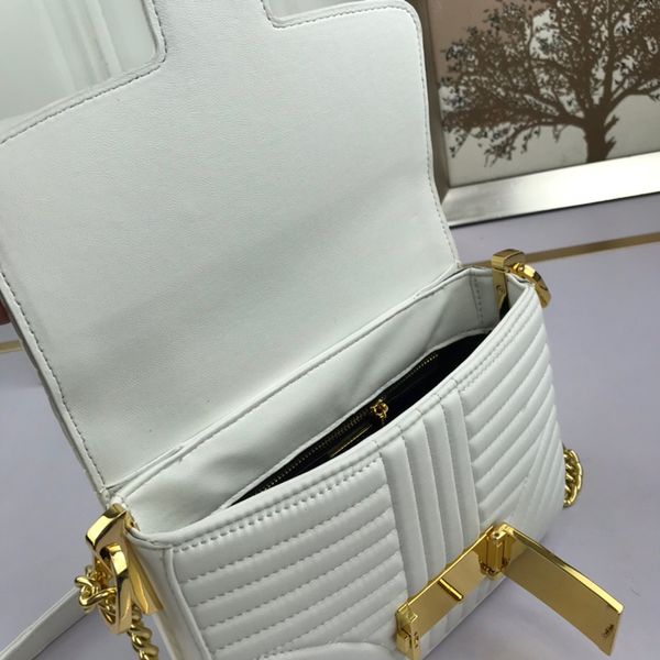 ladies shoulder bags wallet imported lambskin embroidered leather material hardware logo snaplock flip closure messenger bag
ladies shoulder bags wallet imported lambskin embroidered leather material hardware logo snaplock flip closure messenger bag