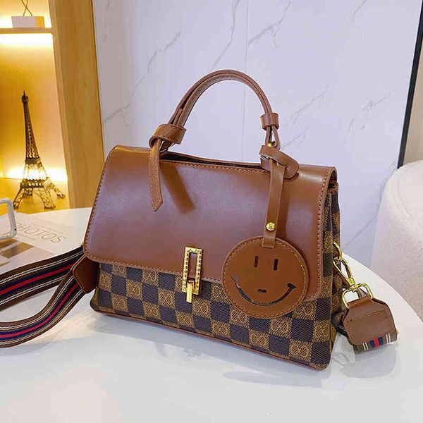 2022 factory wholesale new bag female new winter ins niche design fashion one shoulder messenger texture wide shoulder strap tote
2022 factory wholesale new bag female new winter ins niche design fashion one shoulder messenger texture wide shoulder strap tote