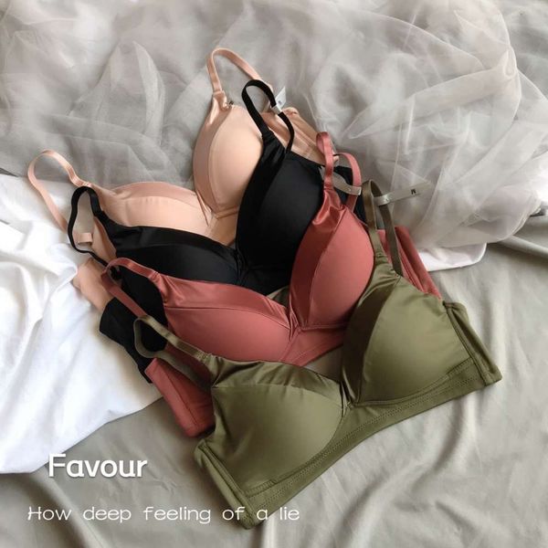 brassiere without steel ring, satin, smooth cup surface, pure color brassiere, gathered together to support the wind, underwear girl, Red;black
brassiere without steel ring, satin, smooth cup surface, pure color brassiere, gathered together to support the wind, underwear girl, Red;black