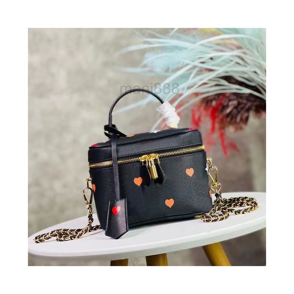 2021 designers womens handbags purses cosmetic bags classic shoulder tote crossbody bag embossed letter leather hardware
2021 designers womens handbags purses cosmetic bags classic shoulder tote crossbody bag embossed letter leather hardware