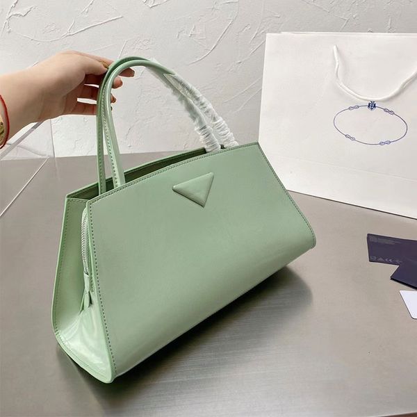 pra 2022 triangle logo luxury handbags retro shiny patent leather shopping bags large-capacity elegant simple and a btmospheric shoulder bag
pra 2022 triangle logo luxury handbags retro shiny patent leather shopping bags large-capacity elegant simple and a btmospheric shoulder bag