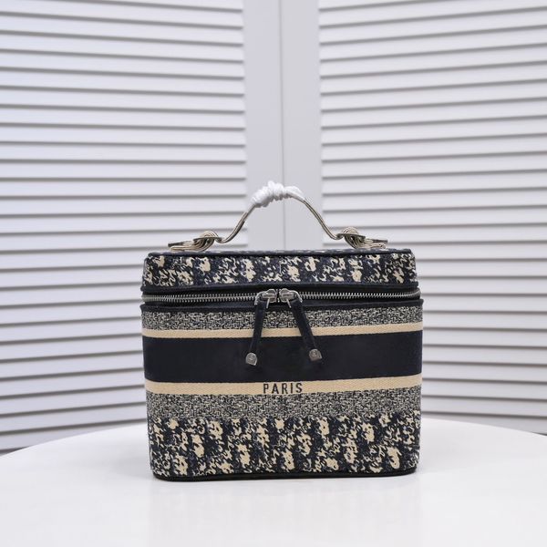 fashion factory direct sales shoulder bags cross body bag vintage charm handmade classic style luxury clutch bags
fashion factory direct sales shoulder bags cross body bag vintage charm handmade classic style luxury clutch bags