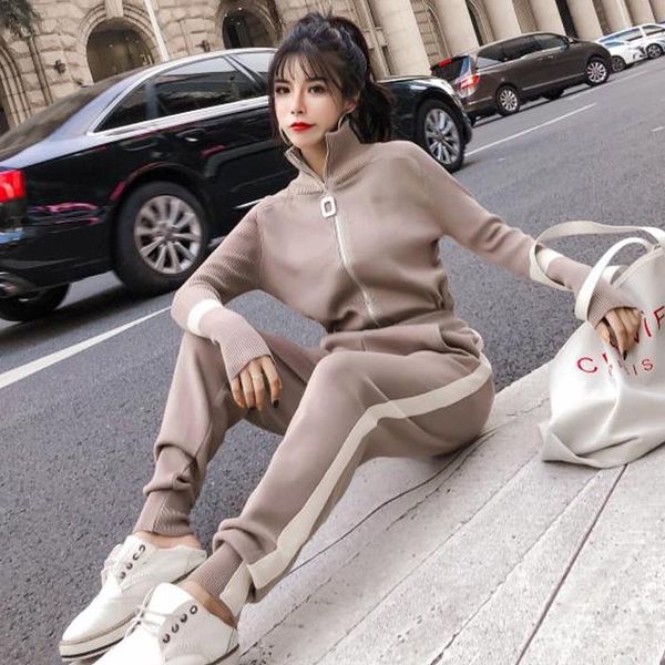 two piece dress fashion casual sweat suits women 2021 autumn long sleeve turtleneck zipper knit coat high waist solid color pant set, White
two piece dress fashion casual sweat suits women 2021 autumn long sleeve turtleneck zipper knit coat high waist solid color pant set, White