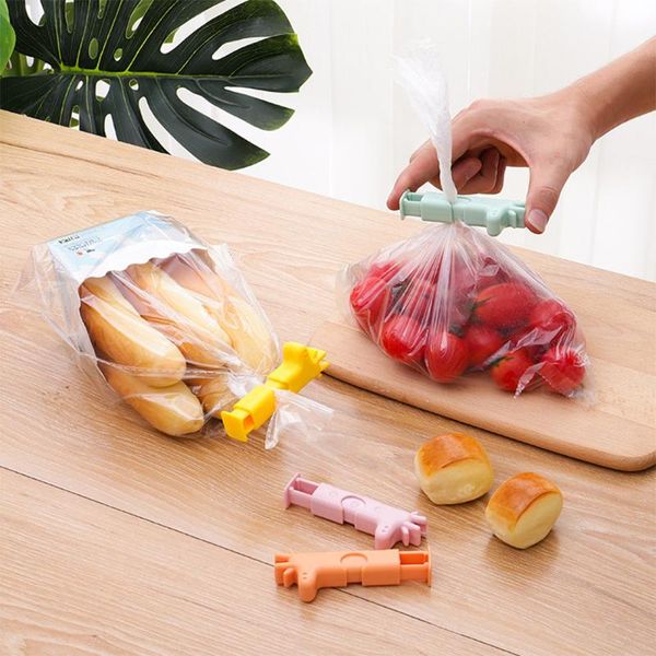 bag clips portable kitchen seal buckle storage food snack sealing clamp plastic tool accessories
bag clips portable kitchen seal buckle storage food snack sealing clamp plastic tool accessories