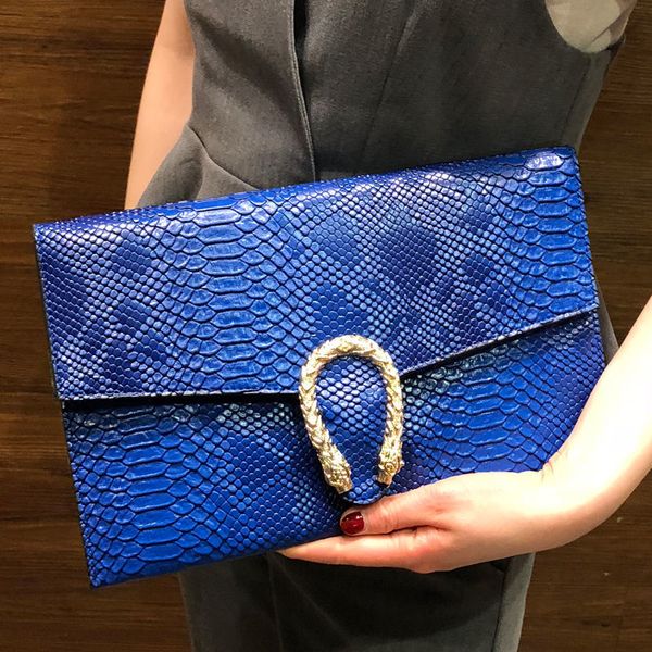 european and american temperament hand female 2021 personality retro large capacity envelope bag fashion snake chain slant across small 
european and american temperament hand female 2021 personality retro large capacity envelope bag fashion snake chain slant across small