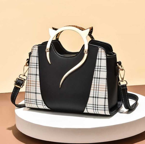 shoulder bags designer ladies handbags large-capacity messenger bag fashion high-quality stitching plaid women
shoulder bags designer ladies handbags large-capacity messenger bag fashion high-quality stitching plaid women