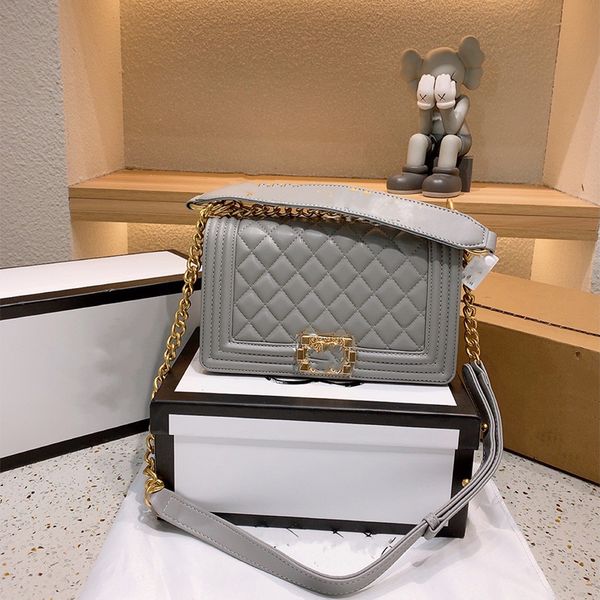 2021 chain fashion bags ladies all-match leather clamshell quilted outdoor sacoche street large-capacity designer luxury designer handbag me
2021 chain fashion bags ladies all-match leather clamshell quilted outdoor sacoche street large-capacity designer luxury designer handbag me