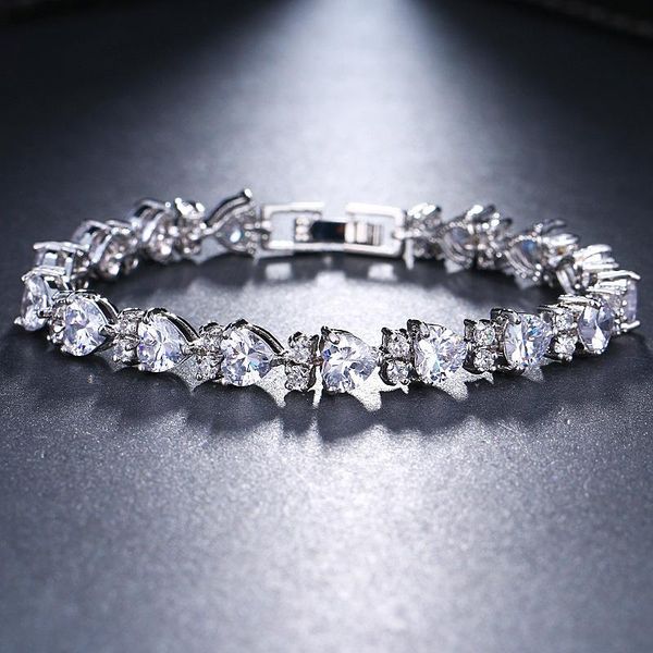charm bracelets orztoon fashion elegant zircon lovely heart for women light luxury silver color bracelet trendy wedding jewelry 2021, Golden;silver
charm bracelets orztoon fashion elegant zircon lovely heart for women light luxury silver color bracelet trendy wedding jewelry 2021, Golden;silver