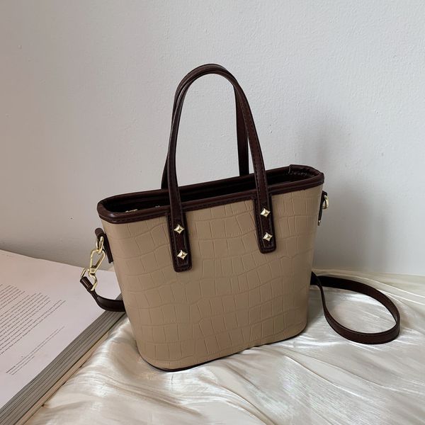 handbag this year's popular bag women's summer 2021 fashion stone pattern messenger texture portable bucket
handbag this year's popular bag women's summer 2021 fashion stone pattern messenger texture portable bucket