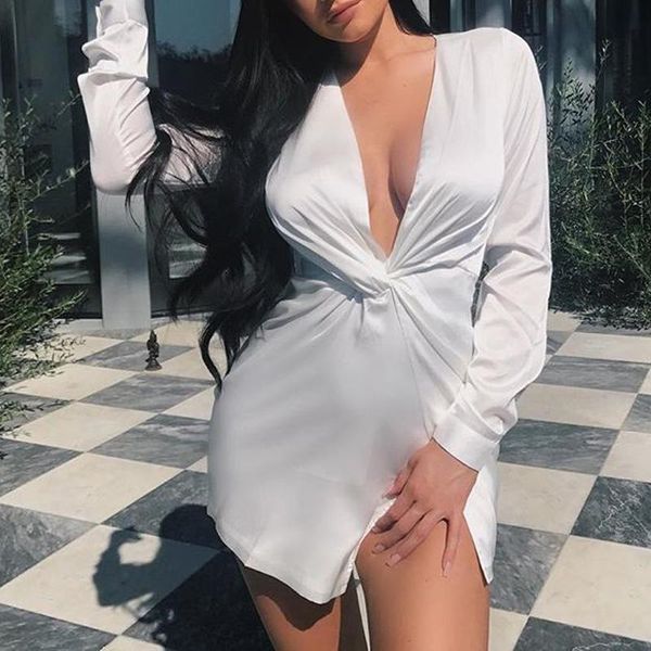 casual dresses style 2021 deep v-neck split short dress ladies night club party full sleeve ruched design mini, Black;gray
casual dresses style 2021 deep v-neck split short dress ladies night club party full sleeve ruched design mini, Black;gray