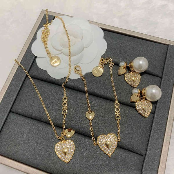 design jewelry jia's new letter heart-shaped pearl inlaid diamond necklace bracelet earrings women's suit high version brass mater, Silver
design jewelry jia's new letter heart-shaped pearl inlaid diamond necklace bracelet earrings women's suit high version brass mater, Silver
