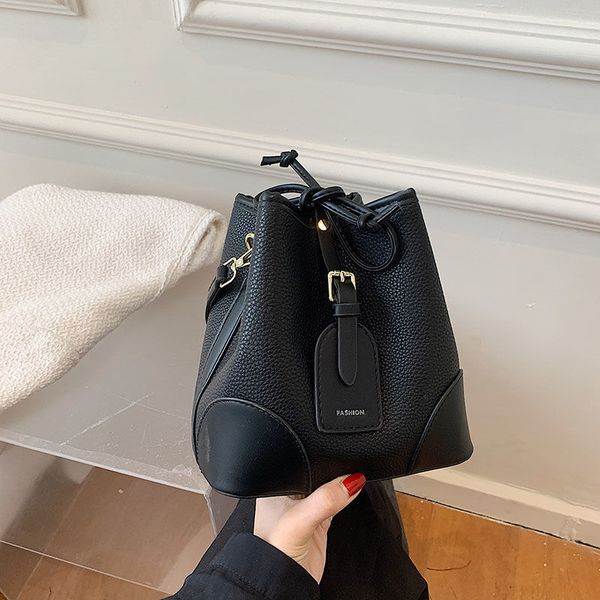 daily bag original bag 2023 new trendy korean drawstring bucket bag womens summer soft leather shoulder messenger contrast color
daily bag original bag 2023 new trendy korean drawstring bucket bag womens summer soft leather shoulder messenger contrast color