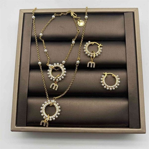 designer's new hanging asymmetric sided full brilliant diamonds pearl earrings necklace bracelet, Golden
designer's new hanging asymmetric sided full brilliant diamonds pearl earrings necklace bracelet, Golden