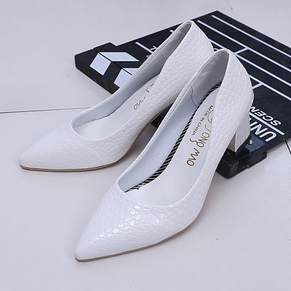2021 shoes ladies pointed high heels shallow mouth large size thick heel single black professional tooling all-match1
2021 shoes ladies pointed high heels shallow mouth large size thick heel single black professional tooling all-match1