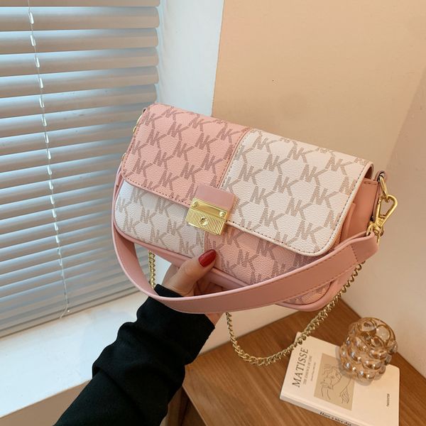handbag french double color rose single shoulder armpit bag 2021 fashion small square foreign style messenger, Black;red
handbag french double color rose single shoulder armpit bag 2021 fashion small square foreign style messenger, Black;red