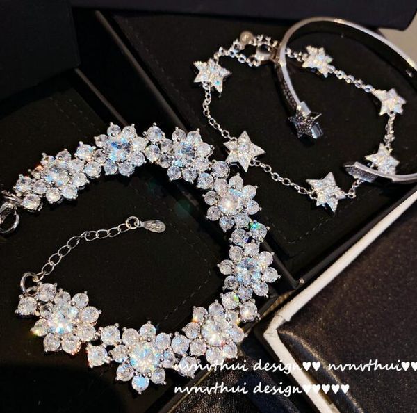 earrings & necklace sparkling flower gem bracelet snowflake micro-inlaid zircon shiny rhinestone women luxurious earring set, Silver
earrings & necklace sparkling flower gem bracelet snowflake micro-inlaid zircon shiny rhinestone women luxurious earring set, Silver