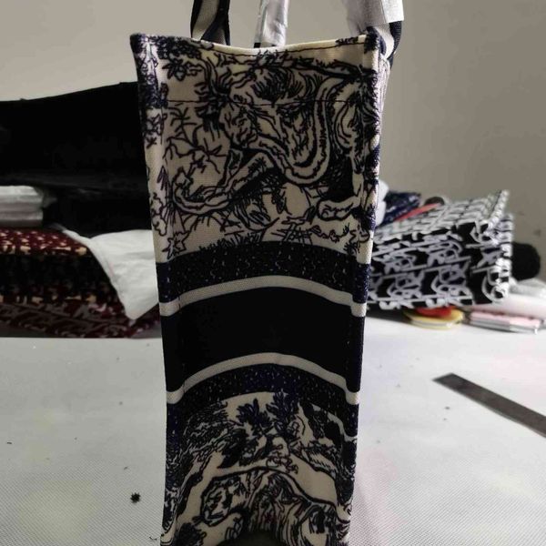 amazing christian designer series handbag zoo star blue tiger tote printing sewing hand shoulder computer student [finished on
amazing christian designer series handbag zoo star blue tiger tote printing sewing hand shoulder computer student [finished on