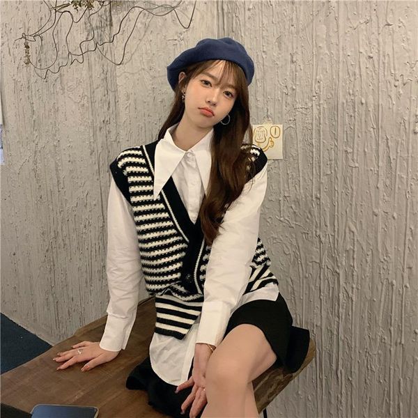 women's vests ladies striped knitted vest outer wear v-neck sweater coat fold irregular top, Black;white
women's vests ladies striped knitted vest outer wear v-neck sweater coat fold irregular top, Black;white