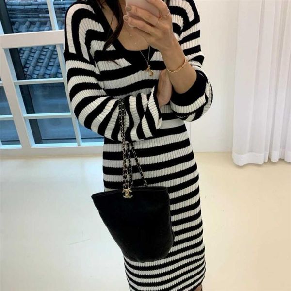casual dresses 2021 black and white horizontal stripes homewear knitted sweater dress women v-neck soft jumper female clothing, Black;gray
casual dresses 2021 black and white horizontal stripes homewear knitted sweater dress women v-neck soft jumper female clothing, Black;gray