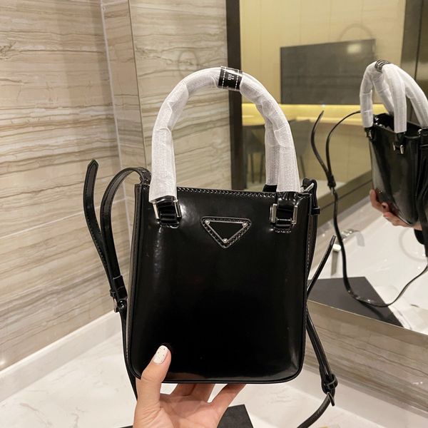 handbag totes designer bag shoulder bags ladies handbags tote crossbody genuine leather luxury different styles shopping with the original b
handbag totes designer bag shoulder bags ladies handbags tote crossbody genuine leather luxury different styles shopping with the original b