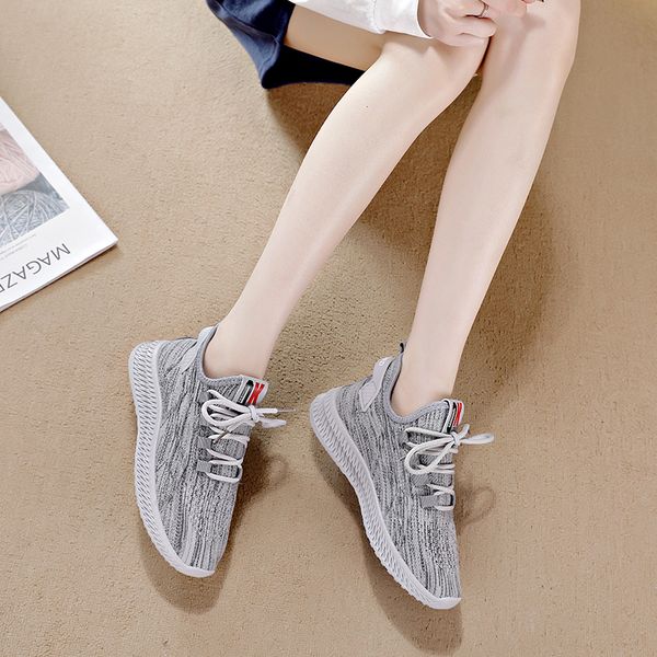 2021 super light breathable running shoes for mens women sports knit black white pink grey casual couples sneakers eur 35-41 wy01-f8801
2021 super light breathable running shoes for mens women sports knit black white pink grey casual couples sneakers eur 35-41 wy01-f8801
