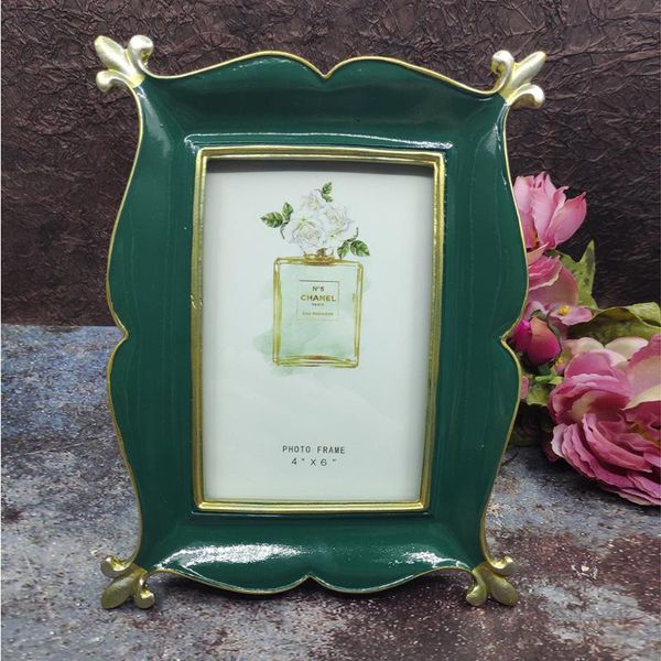 american retro nostalgic dark green 6-inch po frame set to make old picture home decoration wall hanging frames
american retro nostalgic dark green 6-inch po frame set to make old picture home decoration wall hanging frames