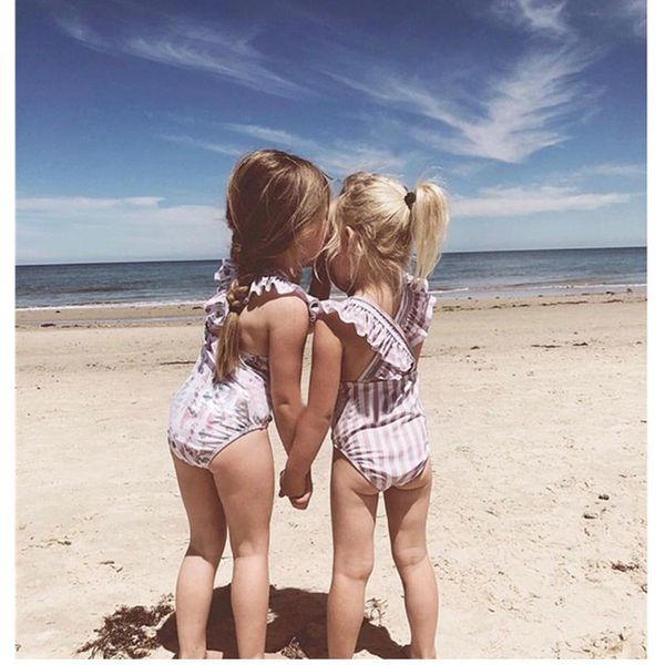 2021 new girls with hat infantil baby swimsuit ruffle cross shoulder straps childrens swimwear 1095ing
2021 new girls with hat infantil baby swimsuit ruffle cross shoulder straps childrens swimwear 1095ing