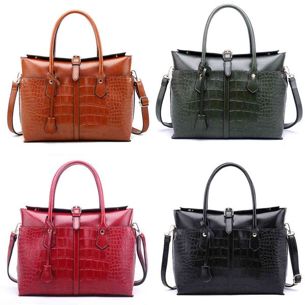 2021 new briefcase women's crocodile hand fashion one shoulder straddle bag, Black;red
2021 new briefcase women's crocodile hand fashion one shoulder straddle bag, Black;red