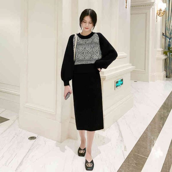 women hit color knitting outfits long lantern sleeve o-neck knitted pullover sweater + midi skirt autumn winter 2pcs sets 210514, White
women hit color knitting outfits long lantern sleeve o-neck knitted pullover sweater + midi skirt autumn winter 2pcs sets 210514, White