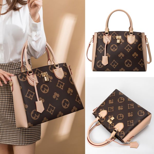new european and american retro printed handbags women's large capacity tote bags textured easy to wear
new european and american retro printed handbags women's large capacity tote bags textured easy to wear