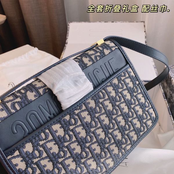 2021 new trend light luxurys brand aging temperament leather small fragrance leisure messenger bag fashion women's bag pv4p crossbody b
2021 new trend light luxurys brand aging temperament leather small fragrance leisure messenger bag fashion women's bag pv4p crossbody b