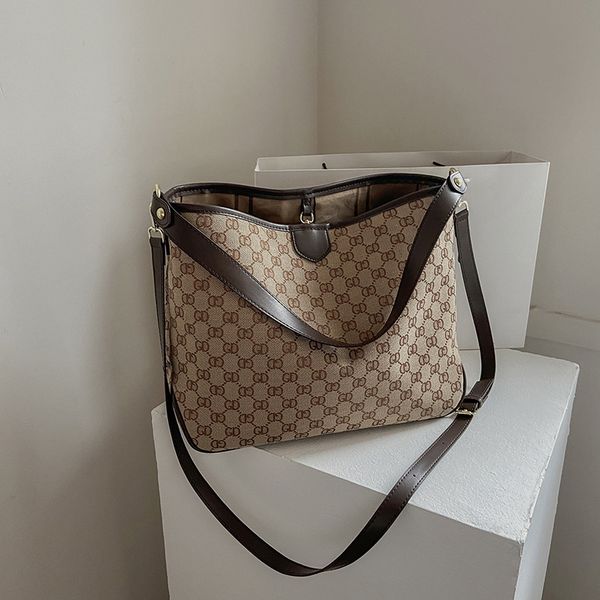 luxury handbags large capacity texture underarm women's new summer simple big bag fashion single shoulder messenger bag
luxury handbags large capacity texture underarm women's new summer simple big bag fashion single shoulder messenger bag